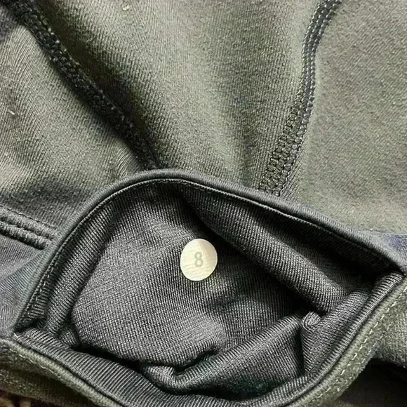 Lululemon Capri size 8 (used good) - Picture 9 of 9